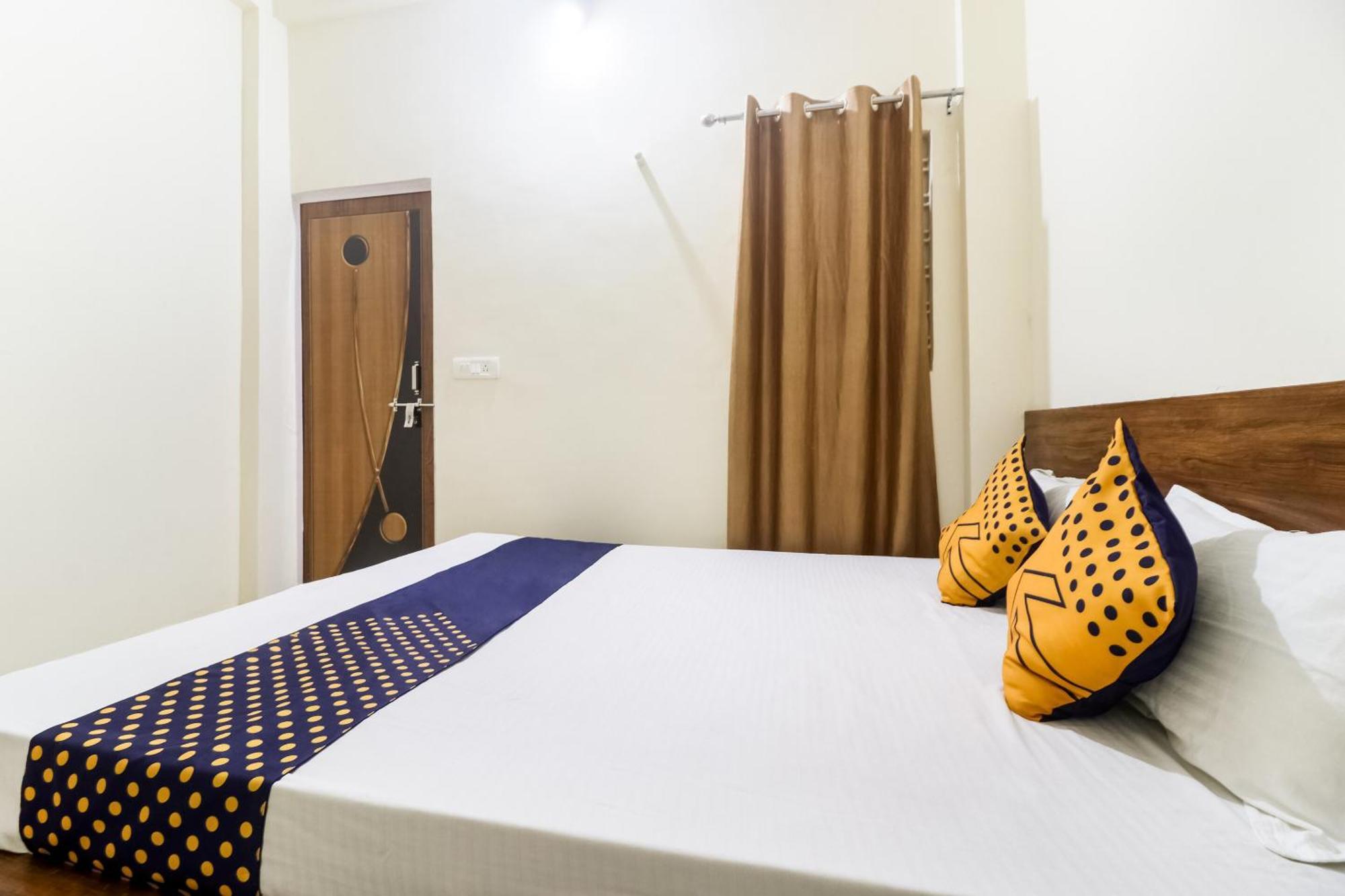 Oyo 40073 Yash Homestay Samarda Kaliāsot Exteriör bild