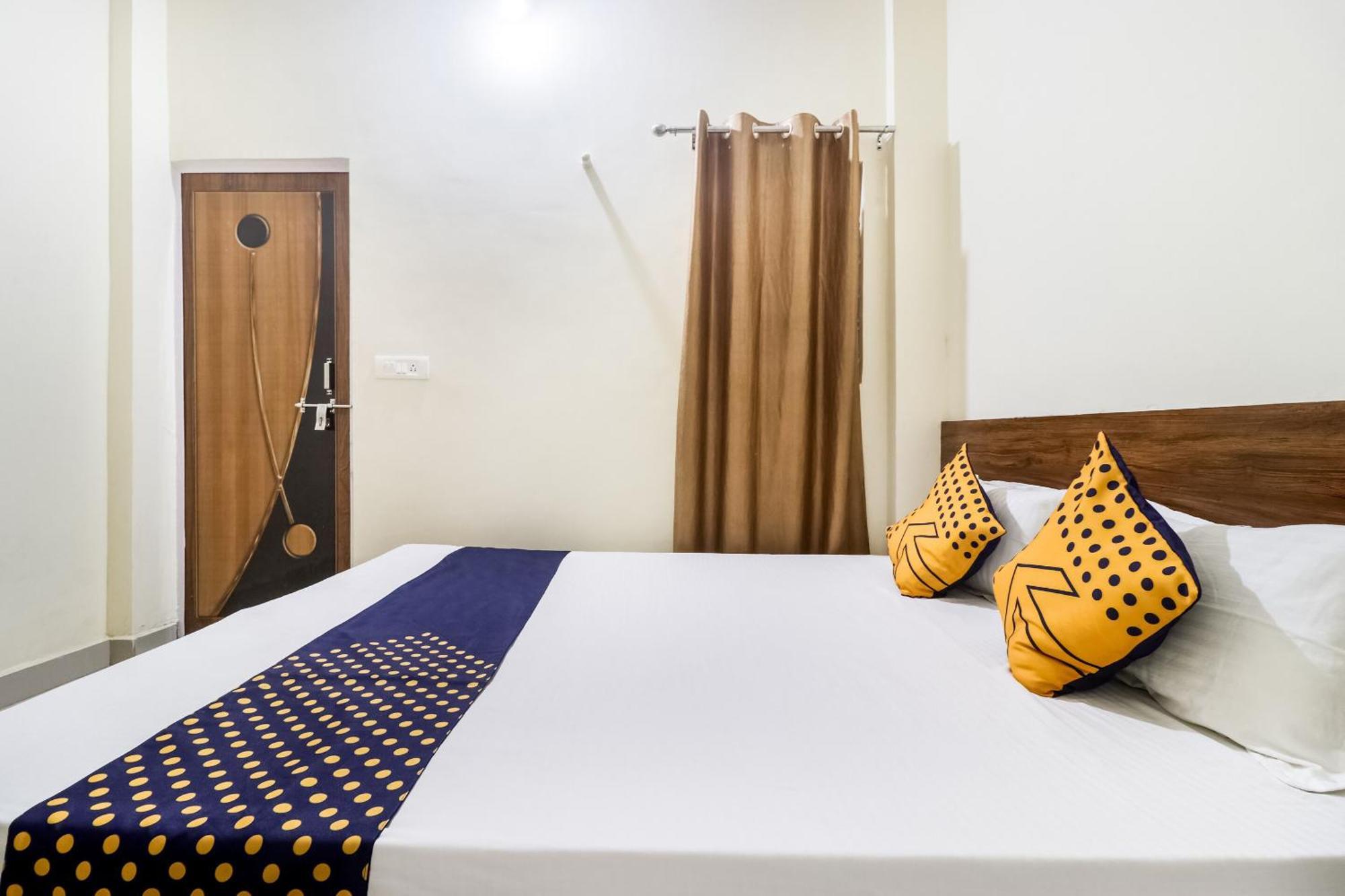 Oyo 40073 Yash Homestay Samarda Kaliāsot Exteriör bild