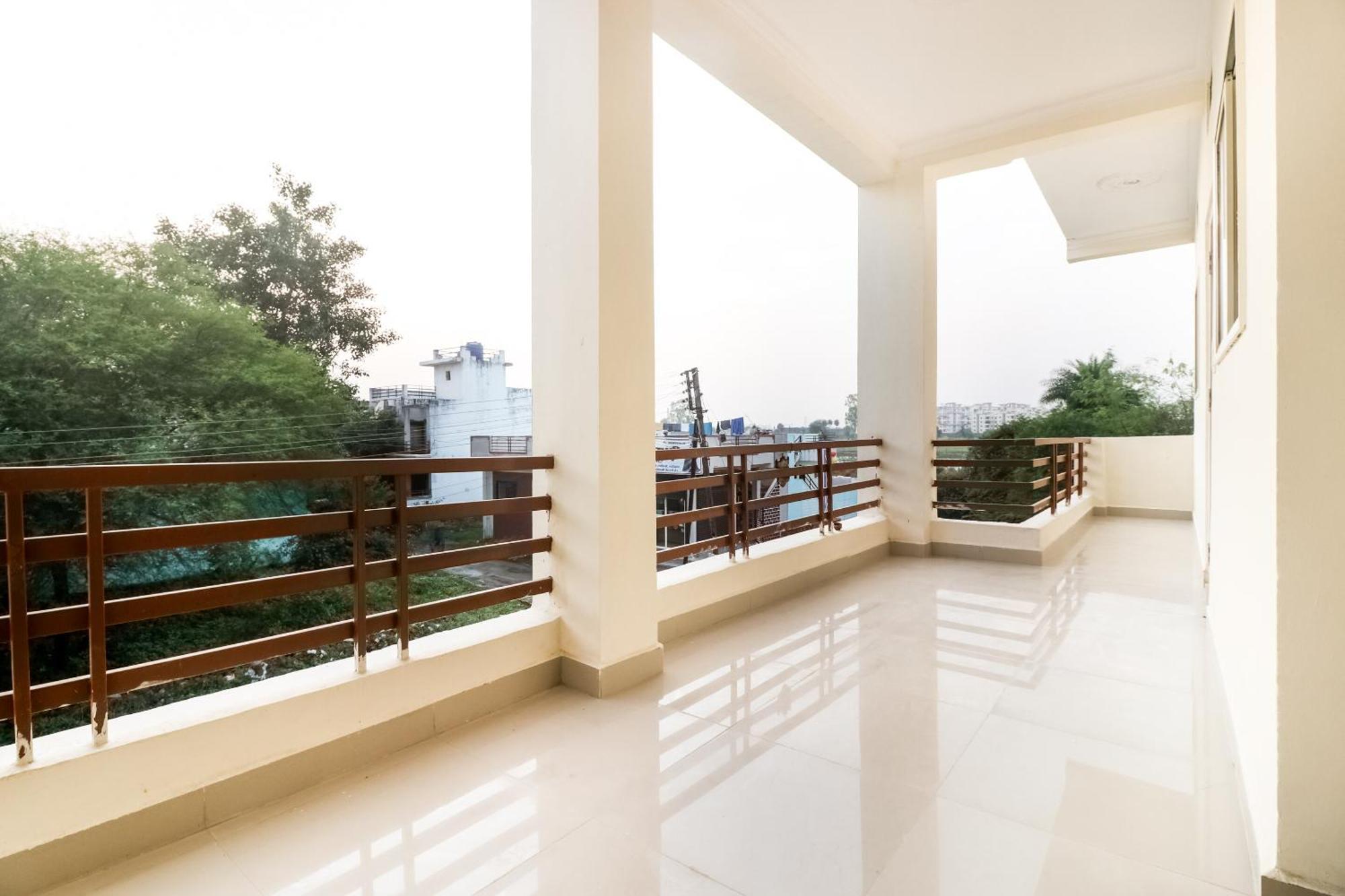 Oyo 40073 Yash Homestay Samarda Kaliāsot Exteriör bild
