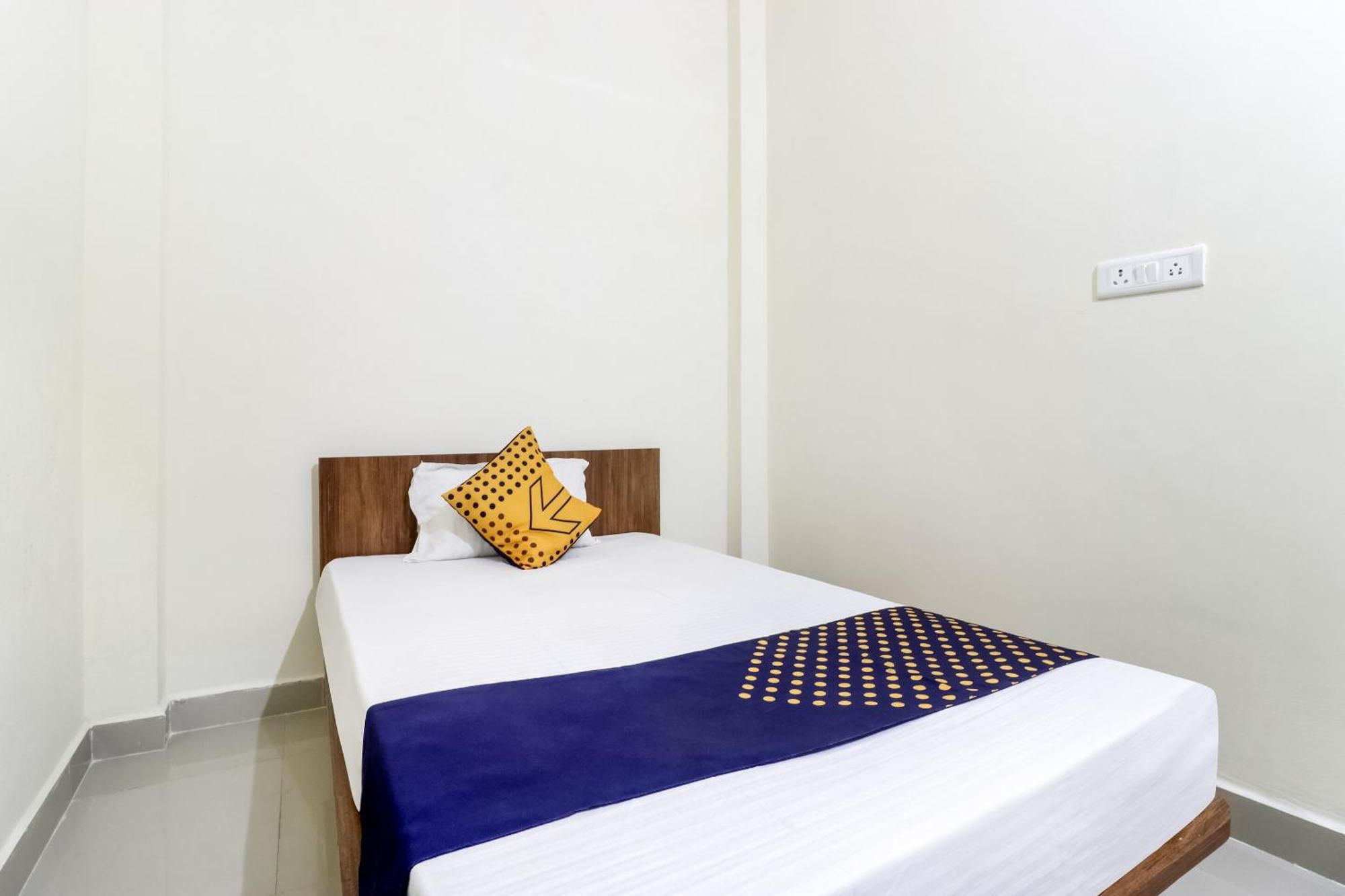 Oyo 40073 Yash Homestay Samarda Kaliāsot Exteriör bild